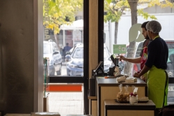 Alumnado del Institut dels Aliments en el obrador