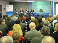 M. Trullàs, representant de Mercats Globals i Distribució de BBVA; S. Solé, director de la Xarxa de BBVA a Banca empreses i corporacions Catalunya; J. Llonch, president d’Assocome; J. Tejedo, director general de Mercabarna, J. Tejedo; i P. Ruiz, econ