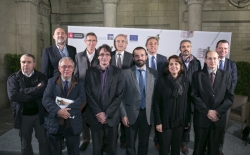 Alguns dels participants del Pla estratègic Mercats de Barcelona durant l'acte de presentació d'aquest document.